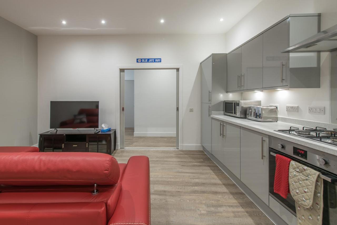 Haymarket Spacious 3 Bedroom Street Level Edimburgo